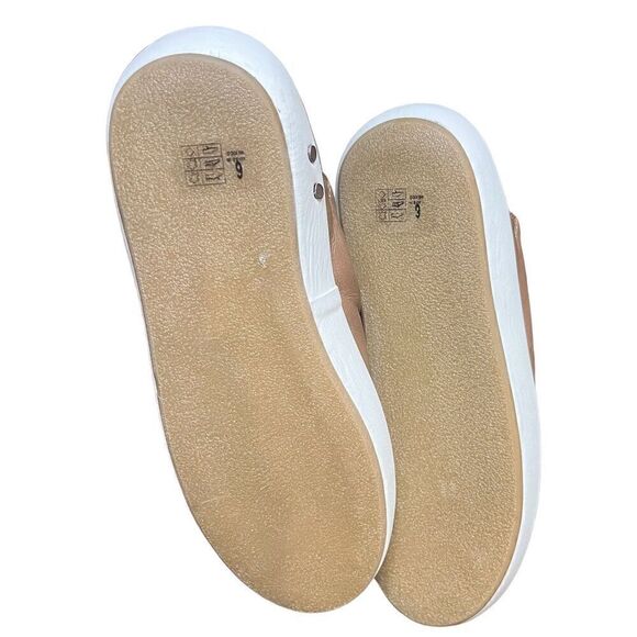 Beek Jay Leather Slip-On Sneakers in Honey NWOB Size 6 - Picture 6 of 9